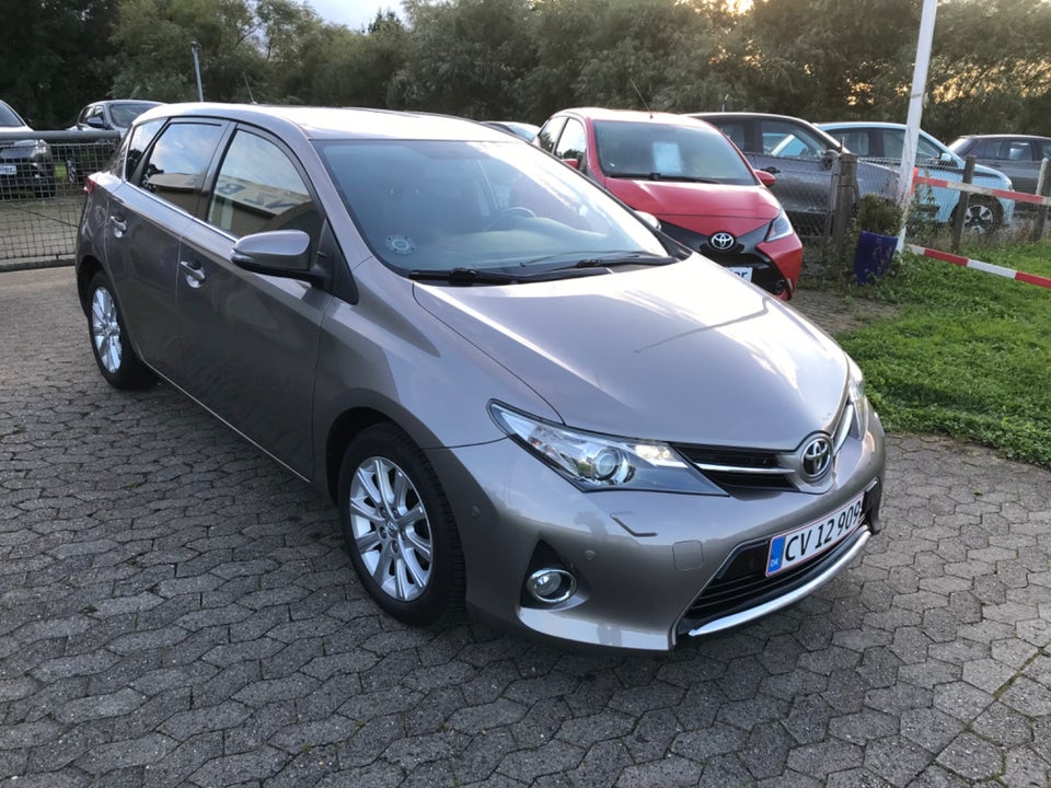 Toyota Auris 1,6 T2+ 5d