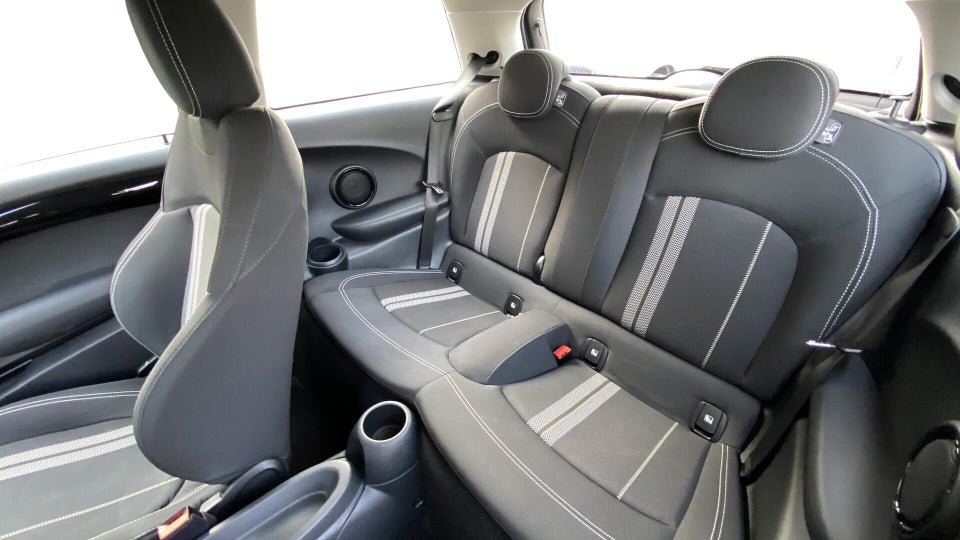 MINI Cooper SE Essential 3d