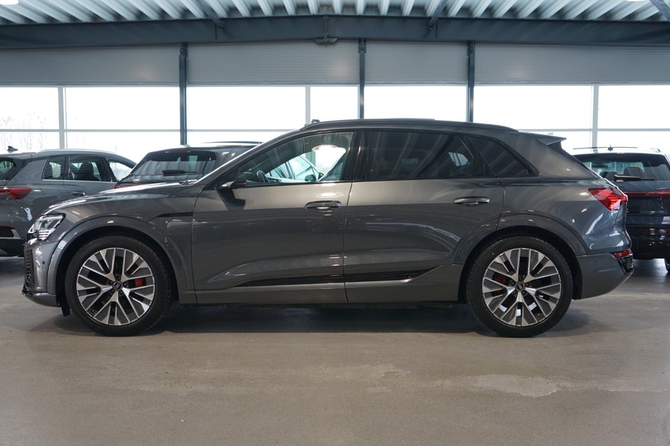 Audi Q8 e-tron 55 S-line quattro 5d