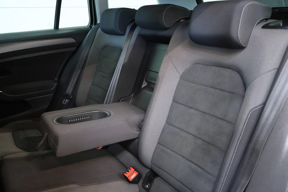 VW Golf VII 1,6 TDi 115 Comfortline Variant DSG 5d