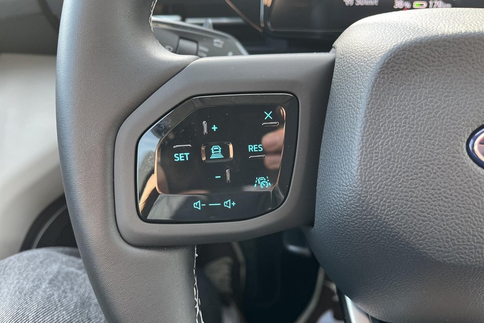 Ford Explorer 77 Premium Extended Range 5d