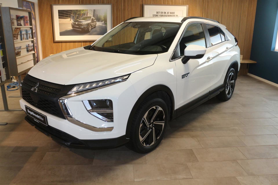 Mitsubishi Eclipse Cross 2,4 PHEV Intense CVT 4WD 5d