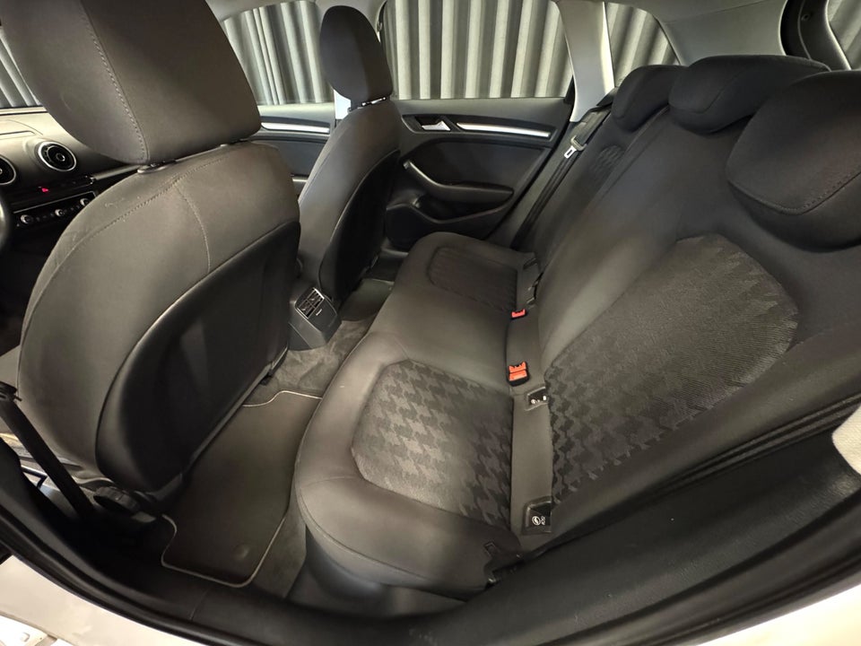 Audi A3 1,2 TFSi 110 Ambiente Sportback 5d