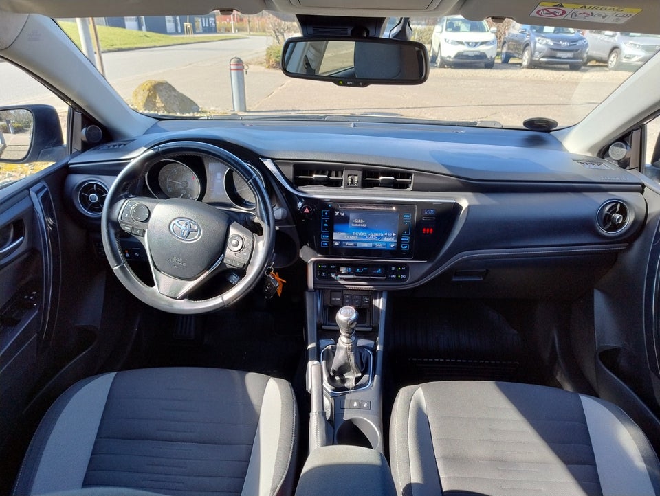 Toyota Auris 1,6 D-4D T2 Comfort Touring Sports 5d