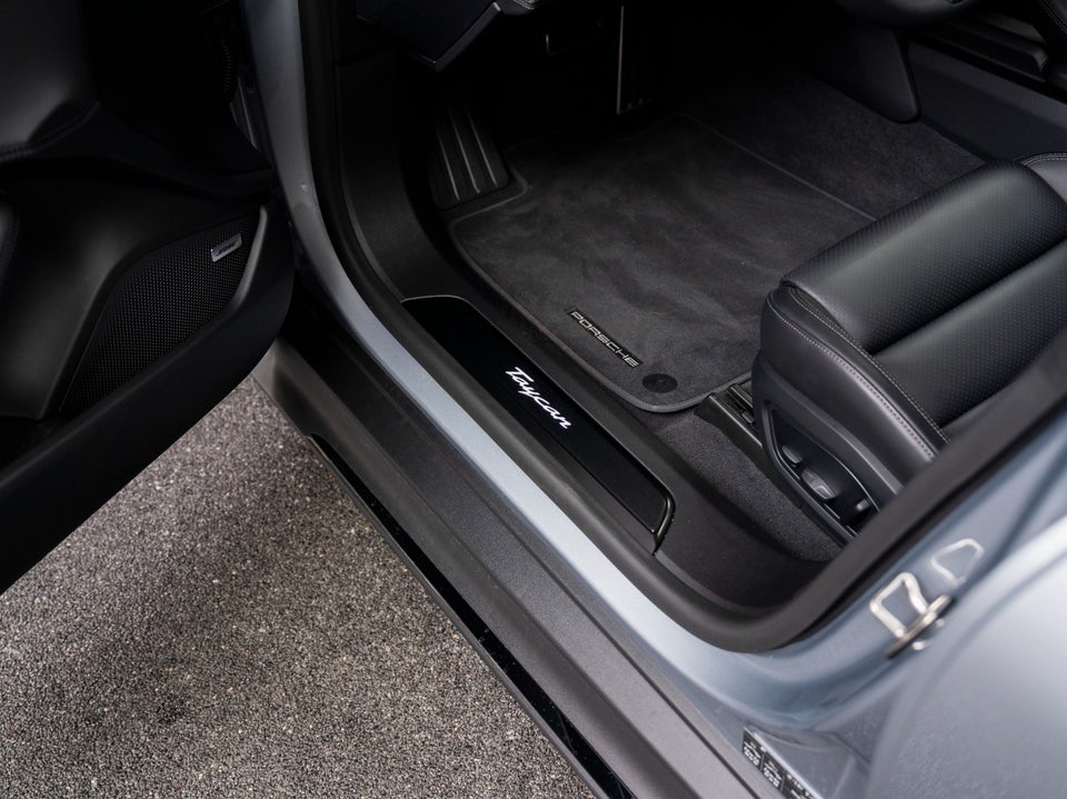 Porsche Taycan Performance+ Black Edition 4d