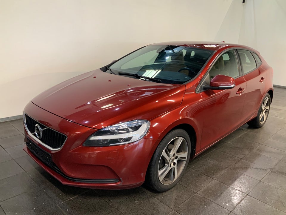 Volvo V40 2,0 D2 120 Momentum 5d
