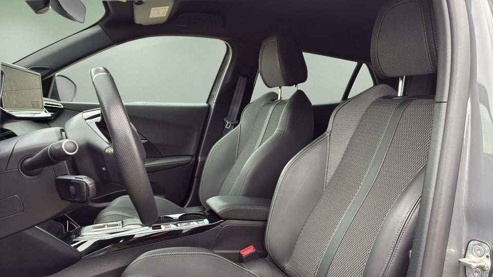 Peugeot e-2008 54 GT 5d