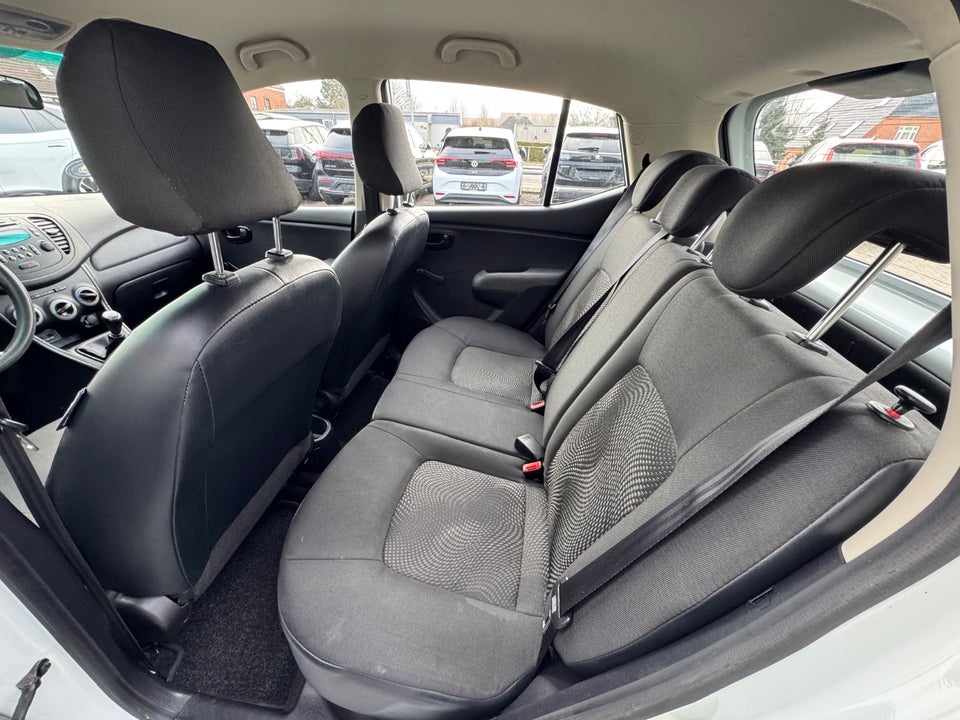 Hyundai i10 1,1 Base 5d