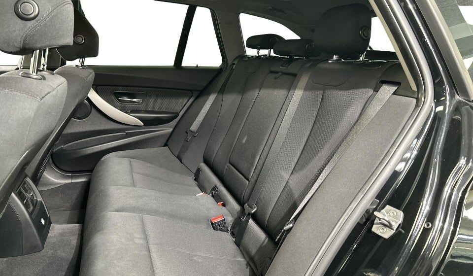 BMW 320d 2,0 Touring 5d