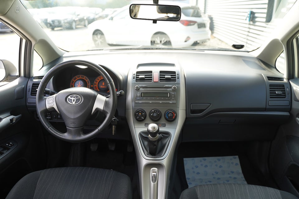 Toyota Auris 1,6 Sol 5d