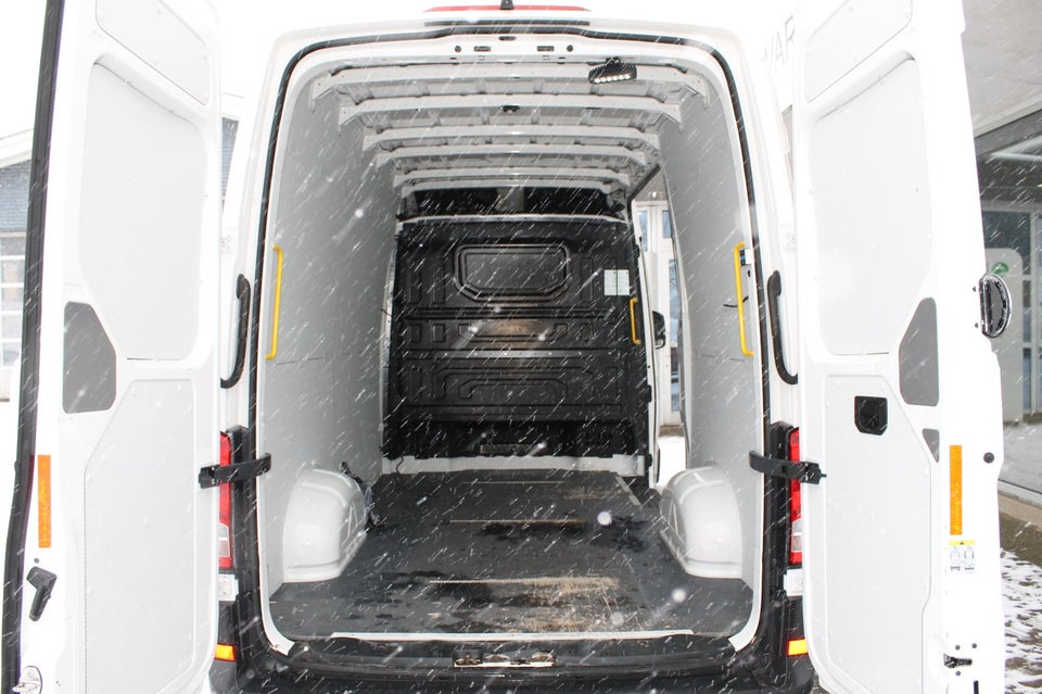 VW Crafter 35 2,0 TDi 177 Kassevogn L3H2 aut.