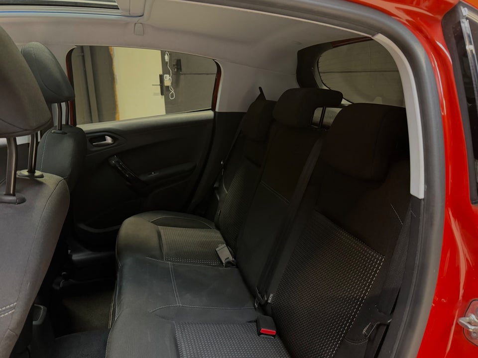 Peugeot 208 1,2 e-THP 110 Allure Sky 5d