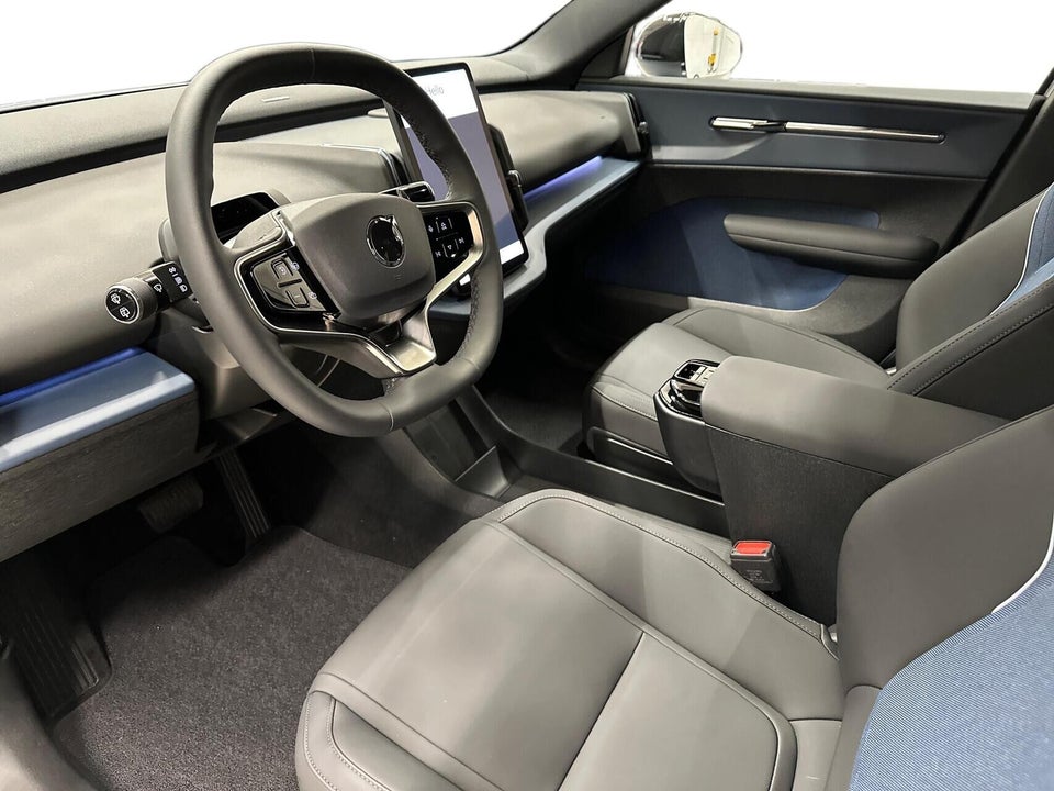 Volvo EX30 Standard Range Plus 5d