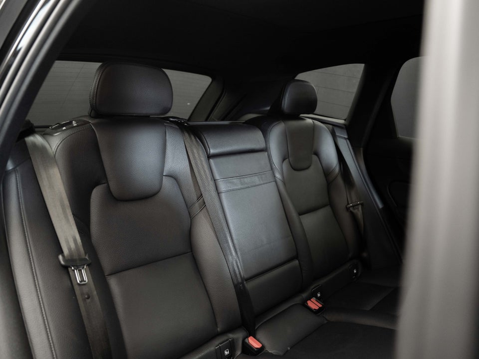 Volvo XC60 2,0 D5 235 R-Design aut. AWD 5d