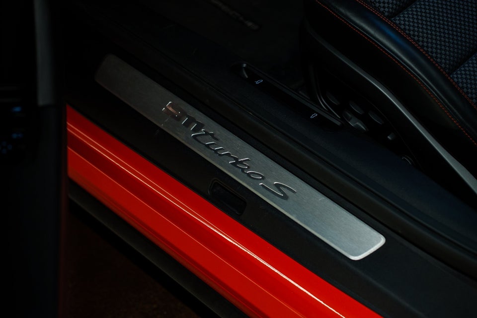 Porsche 911 Turbo S 3,8 Cabriolet PDK 2d