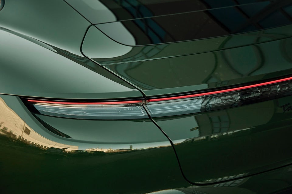 Porsche Taycan GTS Performance+  4d