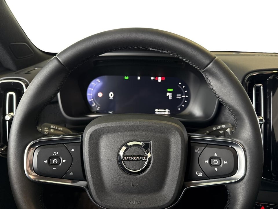 Volvo EX40 Extended Range Black Edition 5d