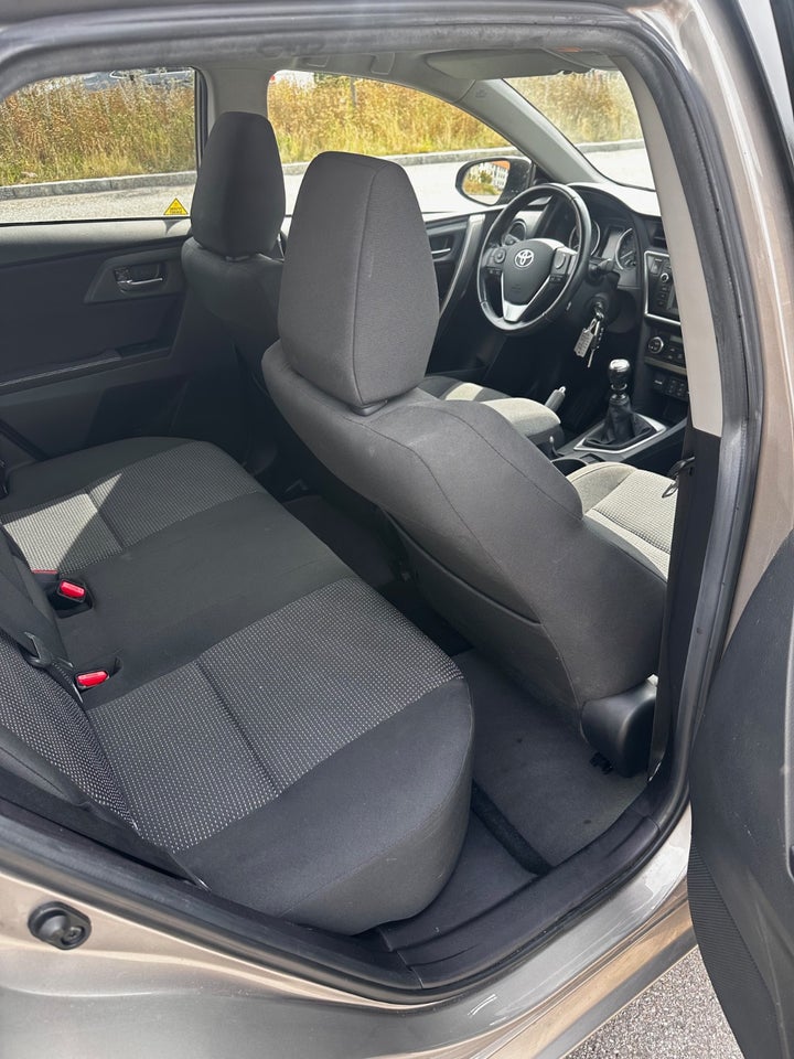 Toyota Auris 1,3 VVT-i T2+ 5d