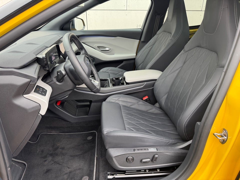 Ford Capri 77 Premium Extended Range 5d