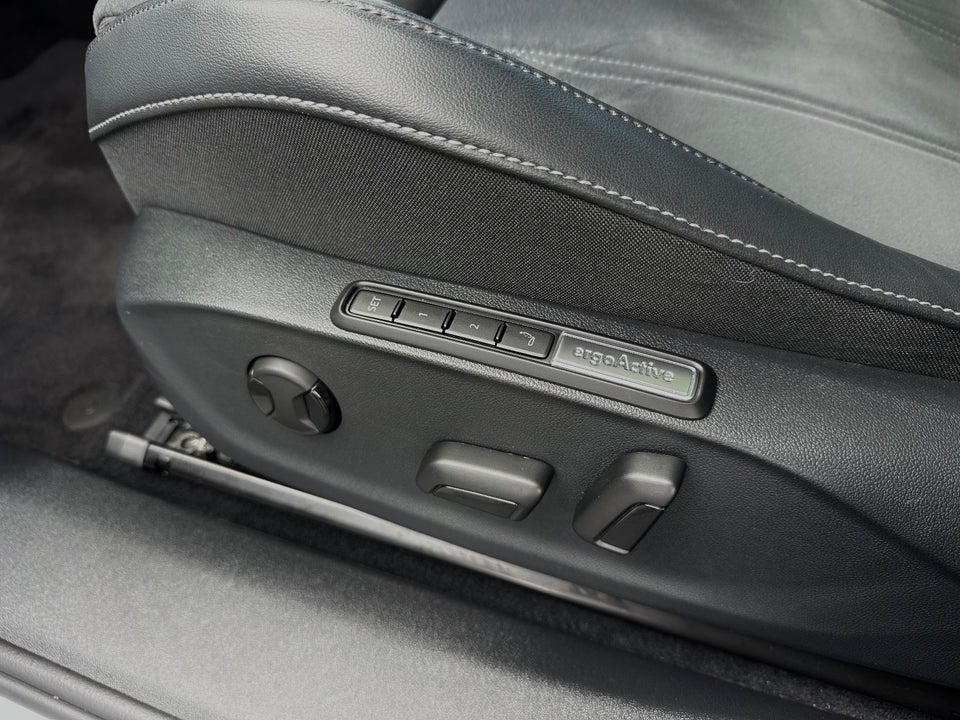 VW ID.7 77 Black Style Tourer 5d