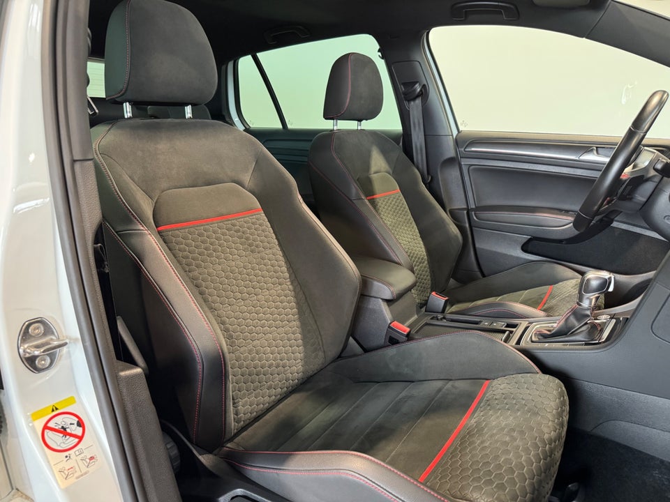 VW Golf VII 2,0 GTi DSG 5d