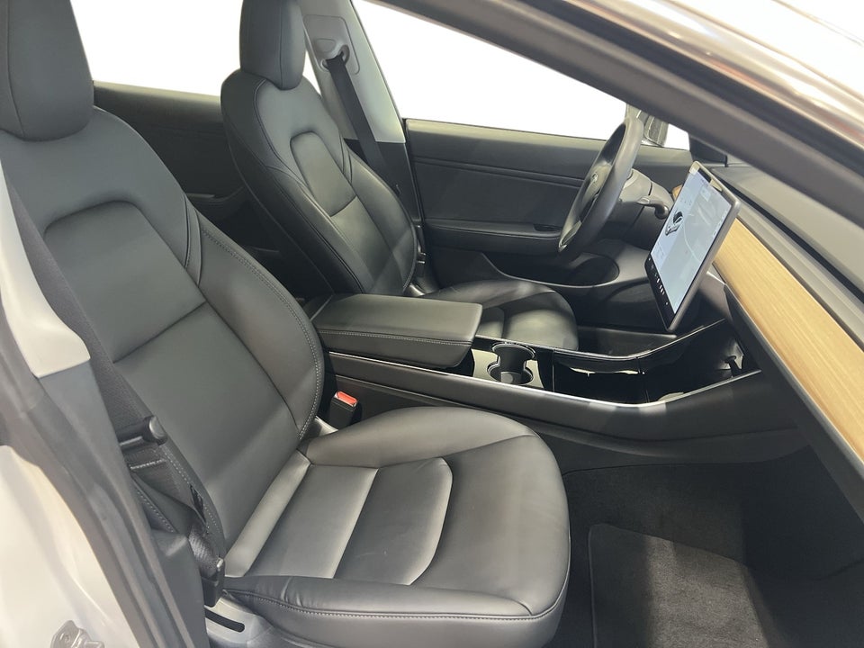 Tesla Model 3 Long Range AWD 4d