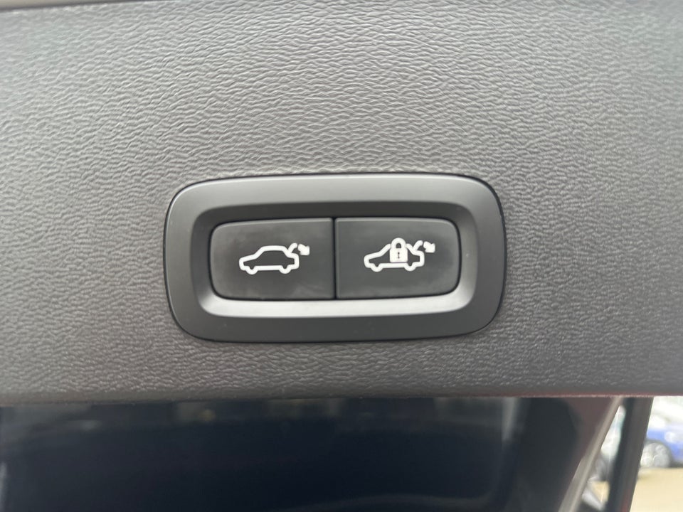 Volvo XC40 ReCharge Extended Range Plus 5d