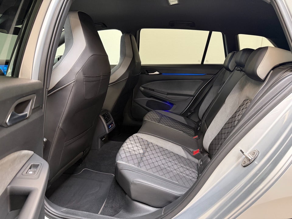 VW Golf VIII 1,5 eTSi 150 R-line Variant DSG 5d