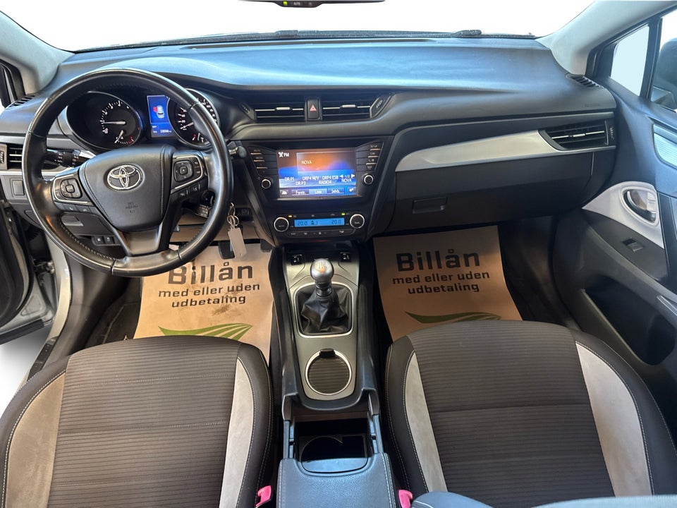 Toyota Avensis 1,8 VVT-i T2 Premium Touring Sports 5d