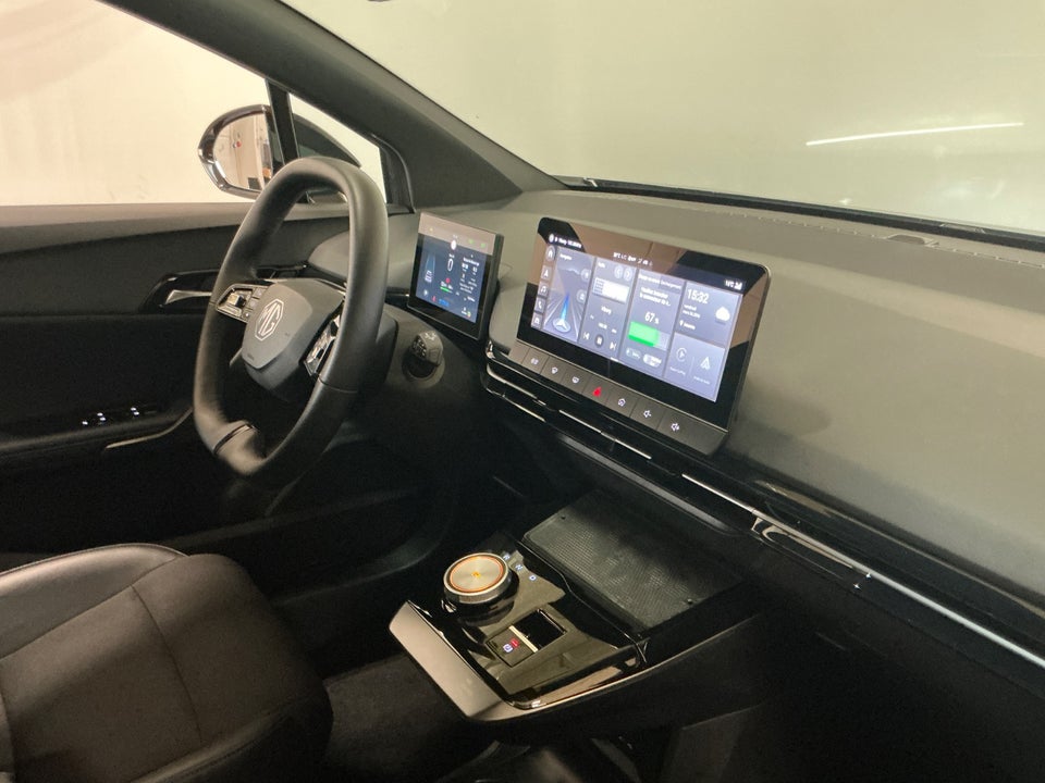 MG 4 77 Luxury Extended Range 5d