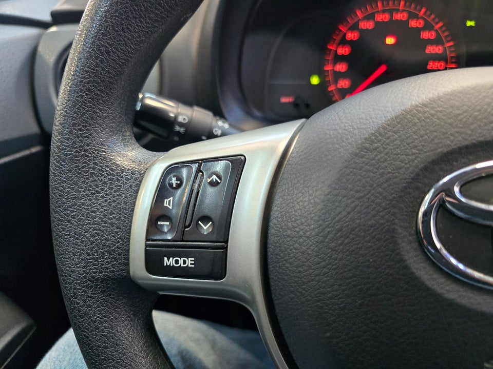 Toyota Yaris 1,0 VVT-i T1 5d