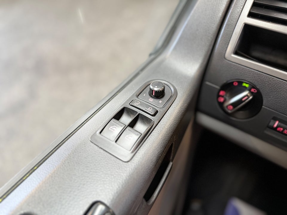 VW Caravelle 2,0 TDi 140 Comfortline DSG lang 4d