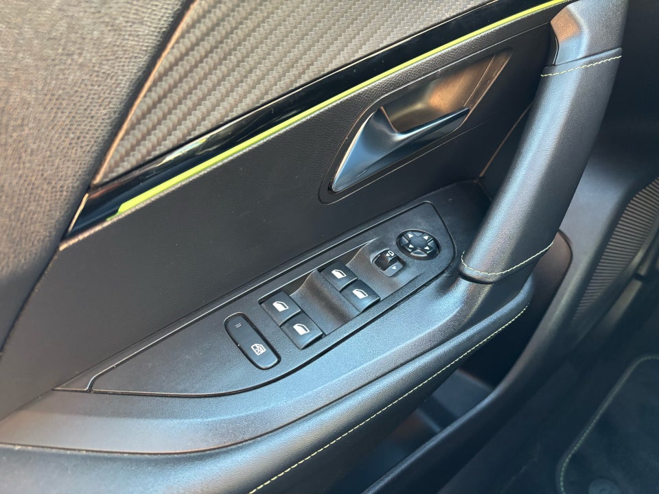 Peugeot e-2008 50 GT 5d