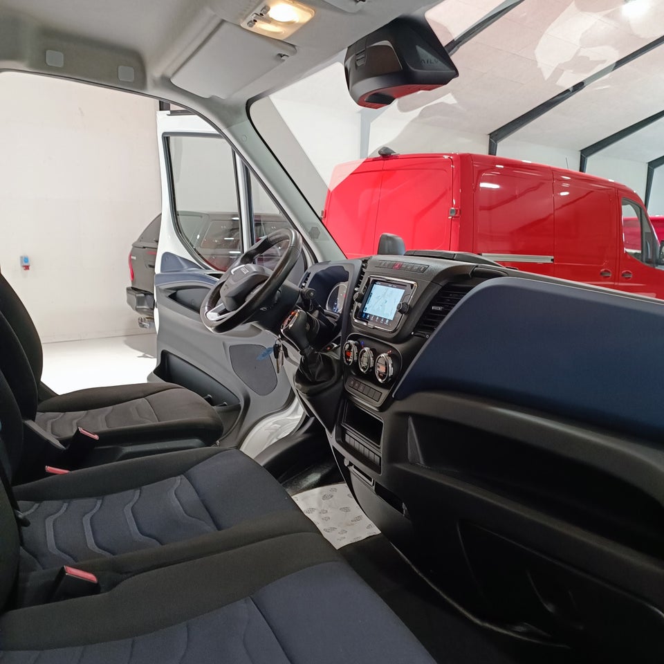Iveco Daily 2,3 35S16 12m³ Van AG8