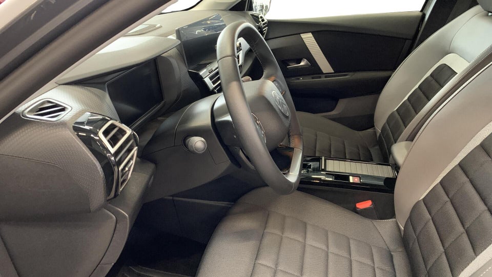 Citroën ë-C4 X 50 Plus 4d