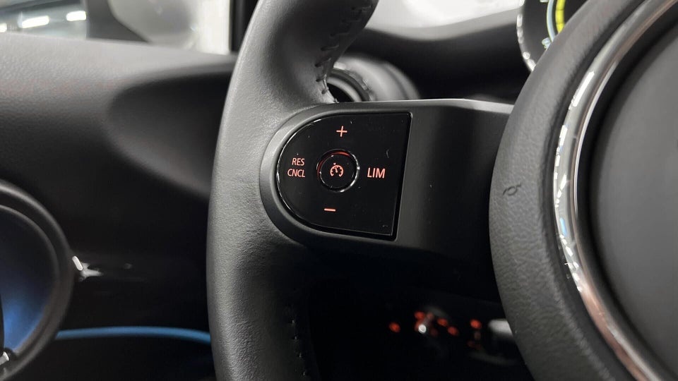 MINI Cooper SE Essential 3d