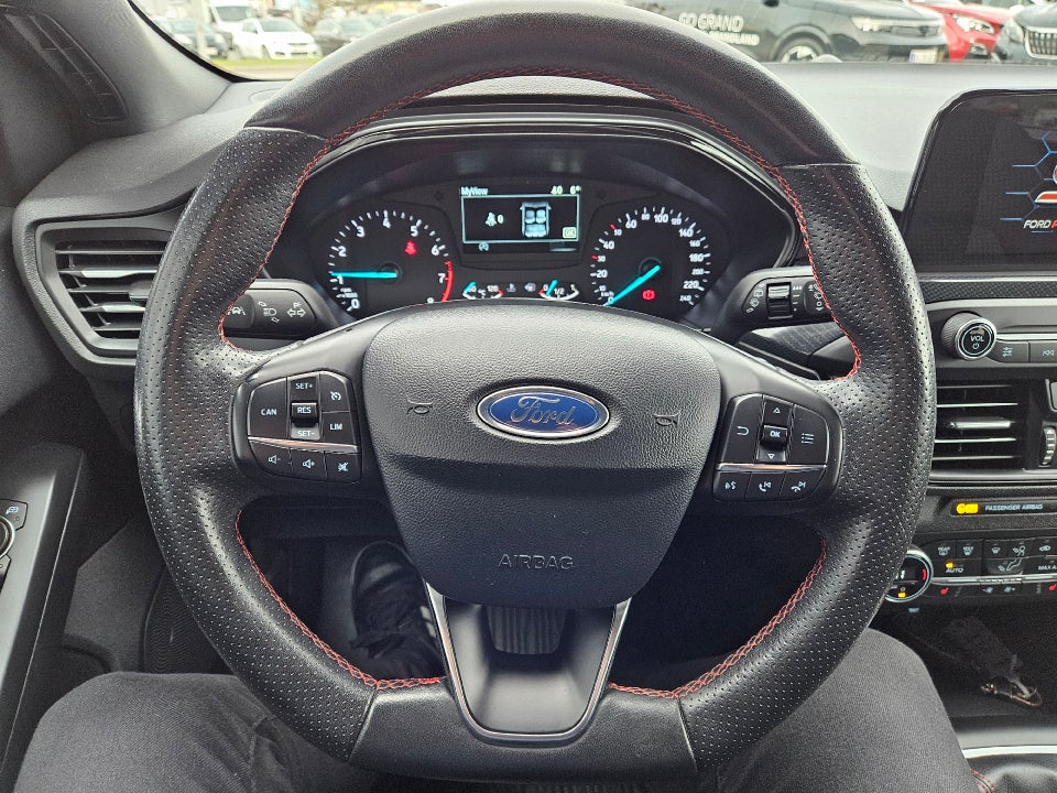 Ford Focus 1,0 EcoBoost ST-Line 5d