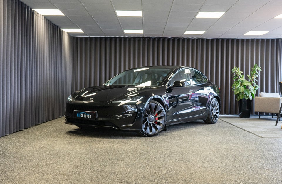 Tesla Model 3 Performance AWD 4d