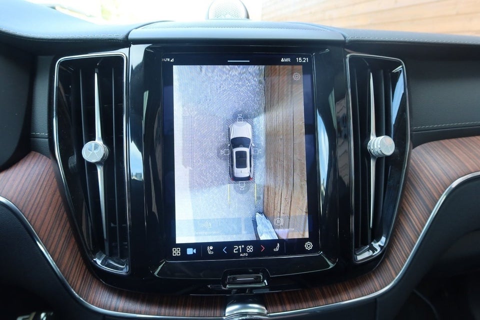 Volvo XC60 2,0 T8 ReCharge Ultimate Dark aut. AWD 5d