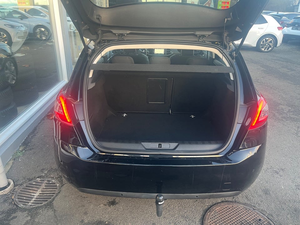 Peugeot 308 1,6 BlueHDi 120 Allure Sky 5d