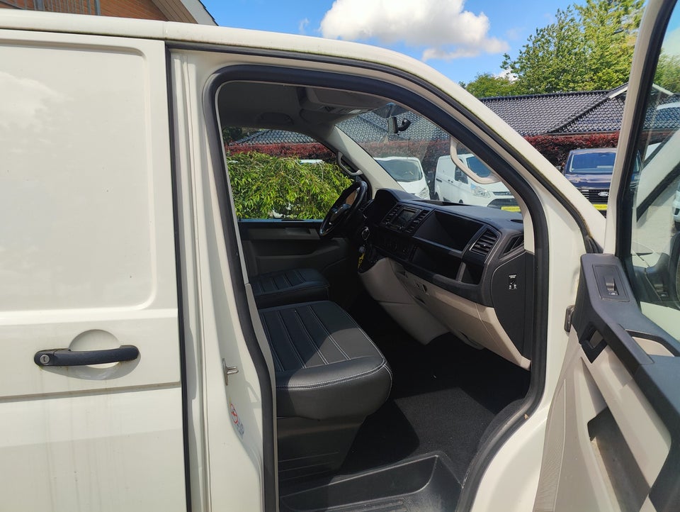 VW Transporter 2,0 TDi 150 Kassevogn DSG lang