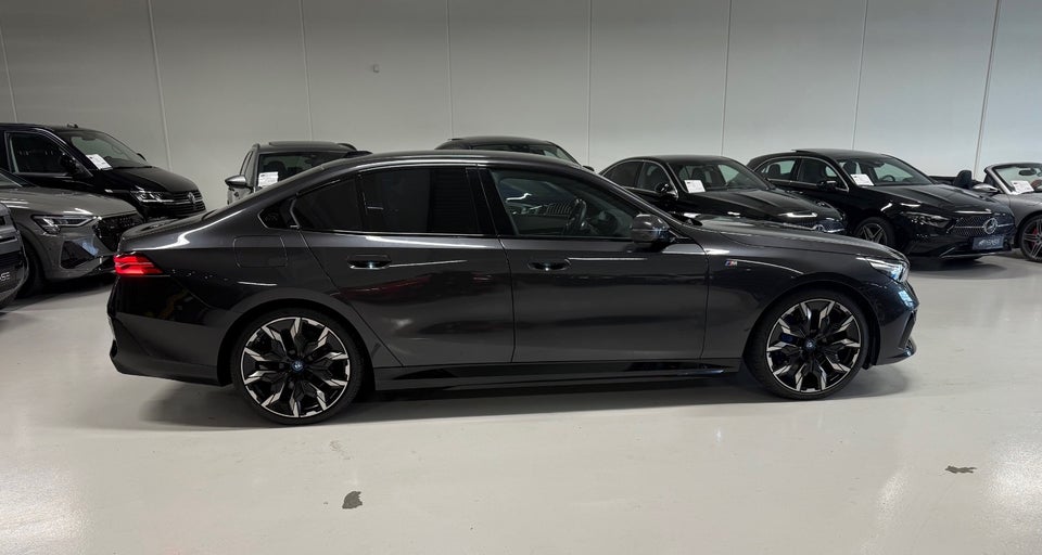 BMW i5 eDrive40 Fully Charged M-Sport 4d