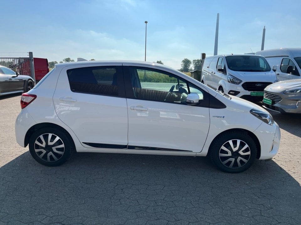 Toyota Yaris 1,5 Hybrid H1 e-CVT Van 5d