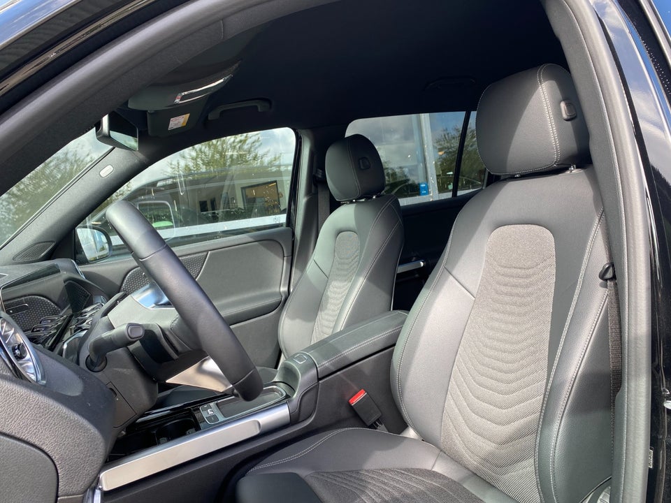 Mercedes EQB300 Progressive Advance Plus 4Matic 5d