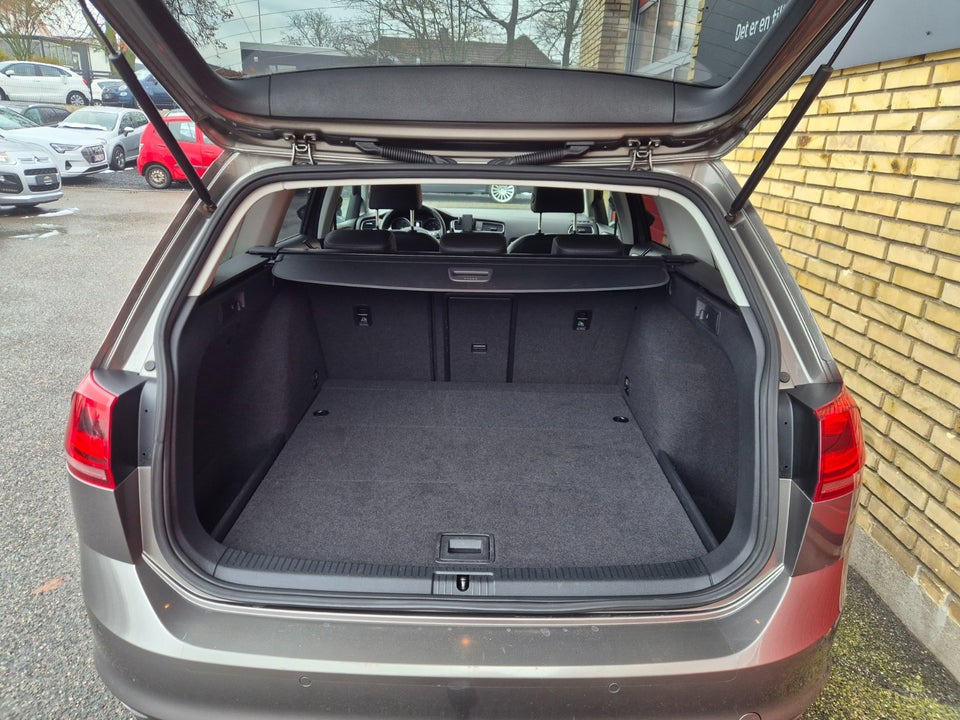 VW Golf VII 1,6 TDi 105 Highline Variant BMT 5d