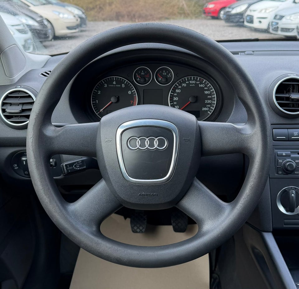 Audi A3 1,6 Attraction 3d