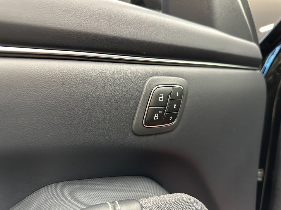 Ford Mustang Mach-E 70 Premium Standard Range 5d