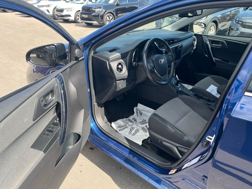 Toyota Auris 1,8 Hybrid H2 Selected CVT 5d