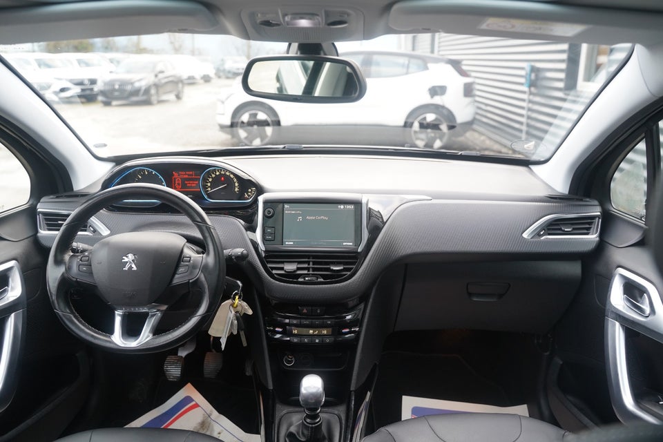 Peugeot 2008 1,2 PureTech 110 Prestige Sky 5d