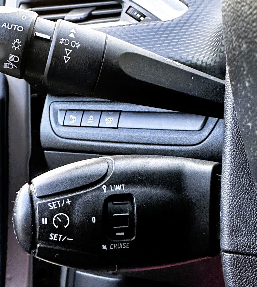 Peugeot 208 1,6 BlueHDi 100 Envy Sky 5d